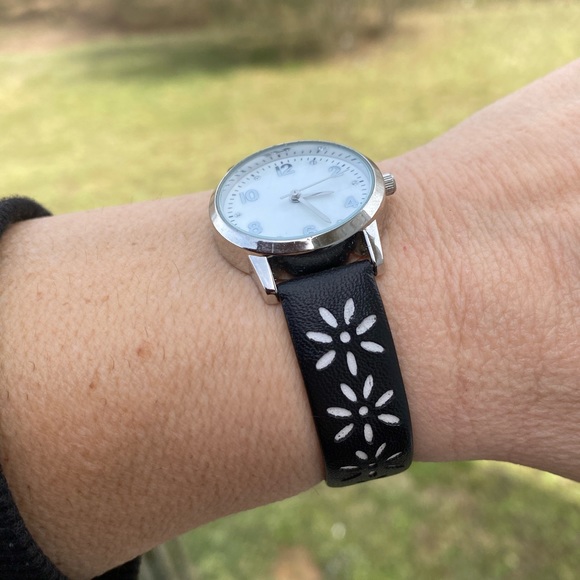 Black floral watch with crystal accents faux leather with white flowers - Picture 8 of 10